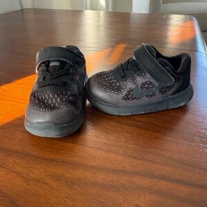 Baby Nike tennis shoes 4